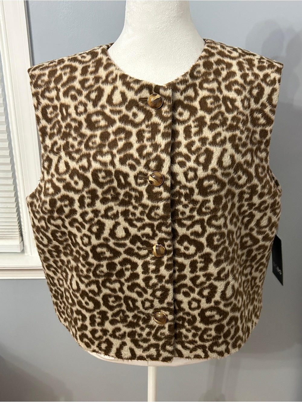BCBG Women XL NWT Leopard Print Faux Fur Vest Button Front Cropped Sleeveless